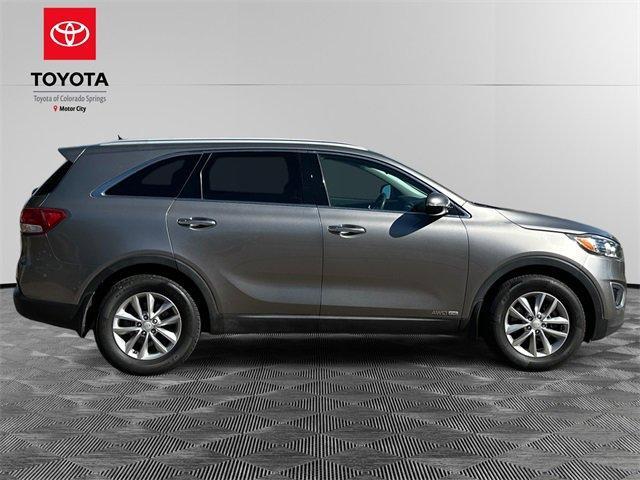 Photo of 2017 Titanium Silver Kia Sorento