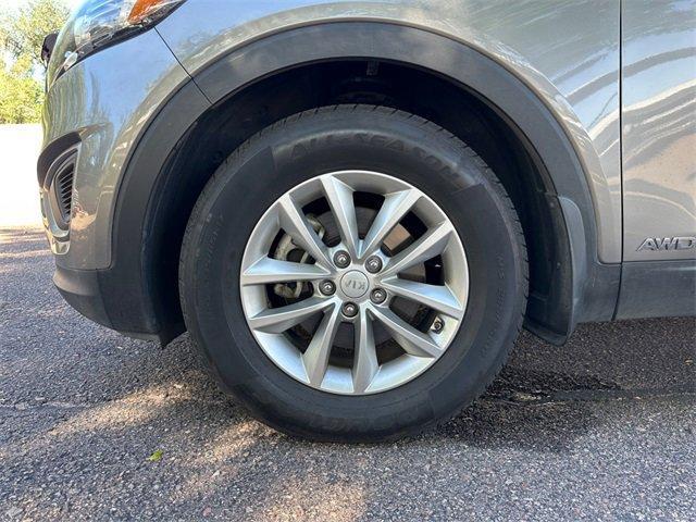 Photo of 2017 Titanium Silver Kia Sorento