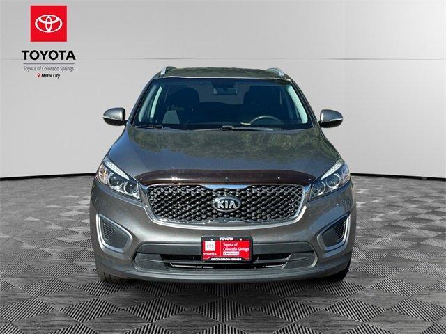 Photo of 2017 Titanium Silver Kia Sorento