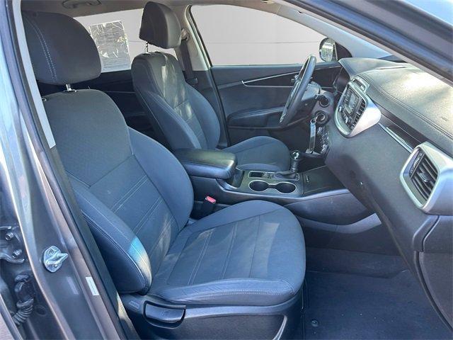Photo of 2017 Titanium Silver Kia Sorento