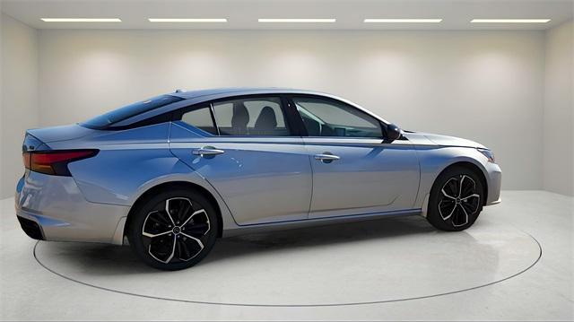 Photo of 2025 Brilliant Silver Metallic Nissan Altima