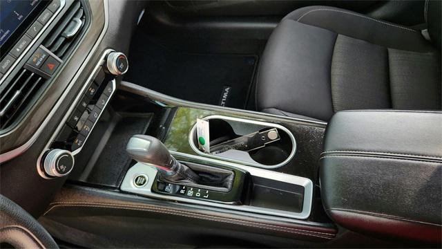 Photo of 2023 Pearl White Tricoat Nissan Altima