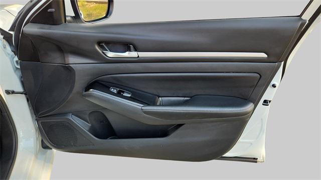 Photo of 2023 Pearl White Tricoat Nissan Altima