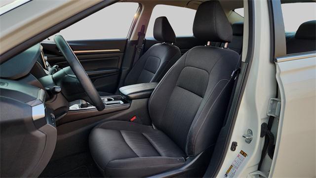 Photo of 2023 Pearl White Tricoat Nissan Altima