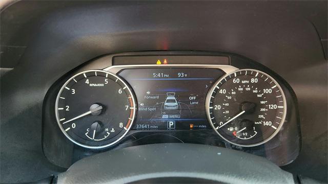 Photo of 2023 Pearl White Tricoat Nissan Altima