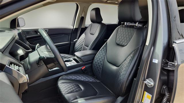 Photo of 2024 Gray Metallic Ford Edge