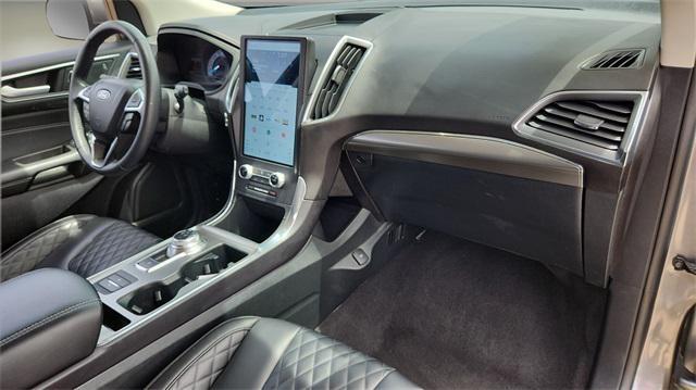 Photo of 2024 Gray Metallic Ford Edge