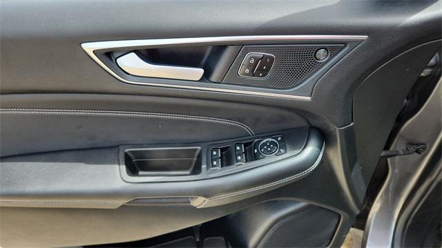Photo of 2024 Gray Metallic Ford Edge