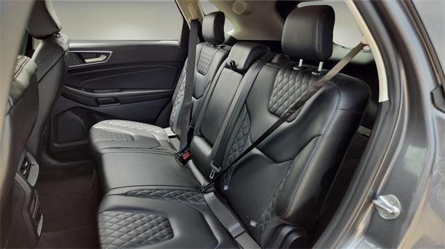 Photo of 2024 Gray Metallic Ford Edge