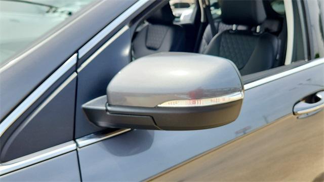 Photo of 2024 Gray Metallic Ford Edge