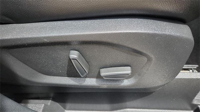 Photo of 2024 Gray Metallic Ford Edge