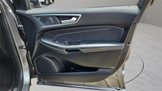 Photo of 2024 Gray Metallic Ford Edge