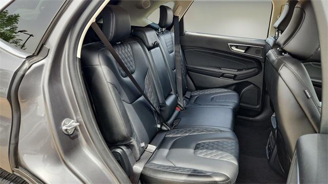 Photo of 2024 Gray Metallic Ford Edge