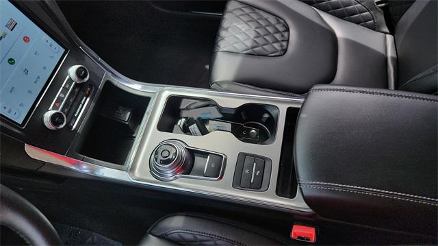 Photo of 2024 Gray Metallic Ford Edge
