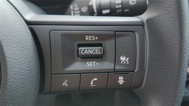 Photo of 2025 Canyon Bronze Metallic Nissan Kicks