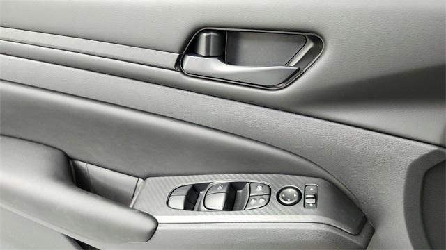 Photo of 2025 Super Black Clearcoat Nissan Altima