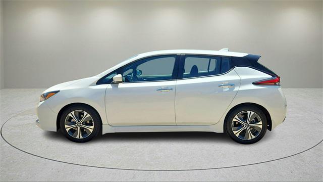 Photo of 2022 Pearl White Nissan Leaf