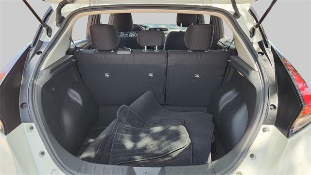 Photo of 2022 Pearl White Nissan Leaf