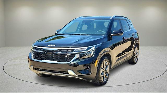 Photo of 2024 Fusion Black Kia Seltos