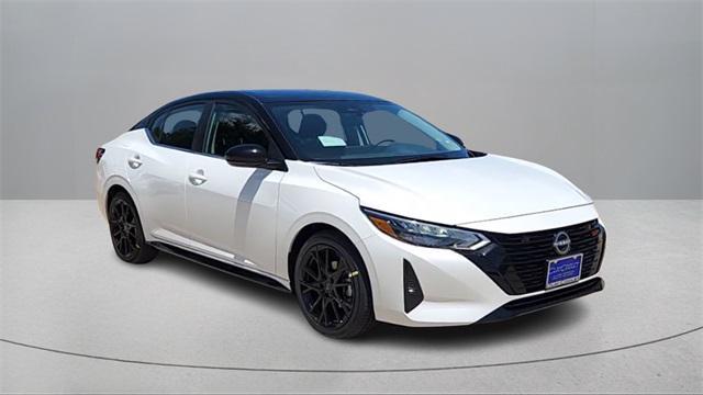 Photo of 2025 Aspen White Tricoat/Super Black Nissan Sentra