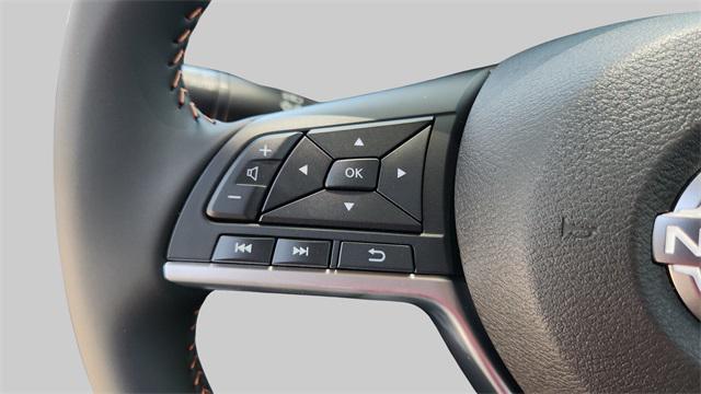 Photo of 2025 Aspen White Tricoat/Super Black Nissan Sentra
