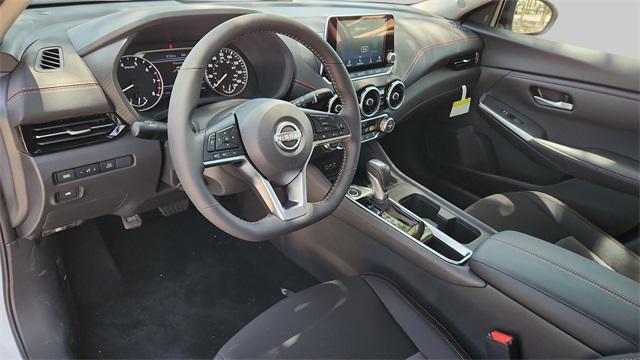 Photo of 2025 Aspen White Tricoat/Super Black Nissan Sentra