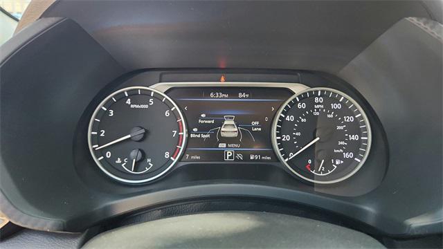 Photo of 2025 Aspen White Tricoat/Super Black Nissan Sentra