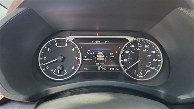 Photo of 2025 Aspen White Tricoat/Super Black Nissan Sentra