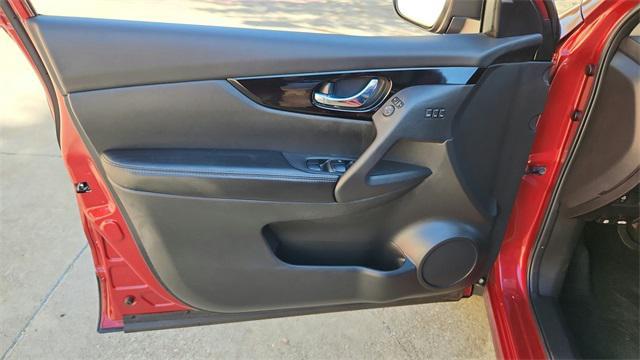 Photo of 2022 Scarlet Ember Pearl Metallic Nissan Rogue Sport