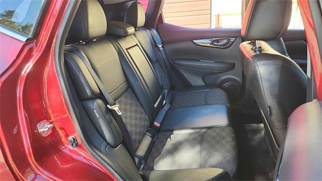 Photo of 2022 Scarlet Ember Pearl Metallic Nissan Rogue Sport