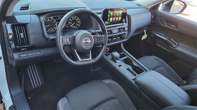 Photo of 2025 Glacier White Nissan Pathfinder