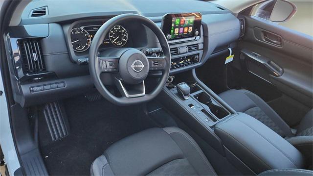 Photo of 2025 Glacier White Nissan Pathfinder