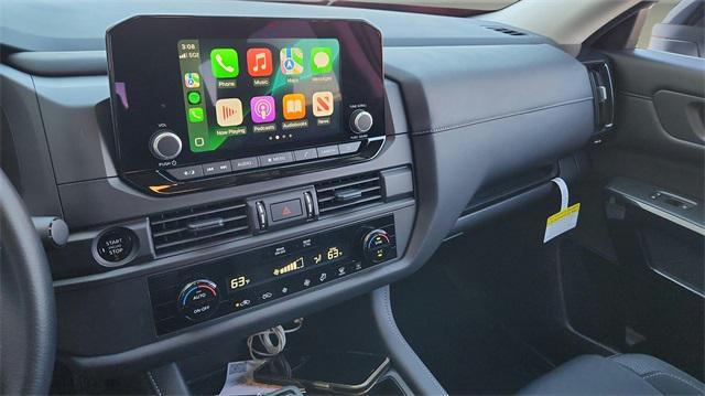 Photo of 2025 Glacier White Nissan Pathfinder