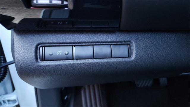 Photo of 2025 Glacier White Nissan Pathfinder
