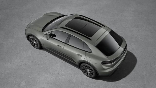 Photo of 2025 Aventurine Green Metallic Porsche Macan
