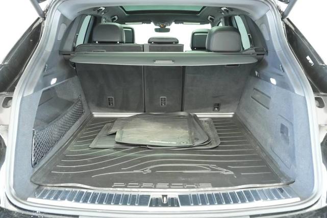 Photo of 2025 Black Metallic Porsche Cayenne