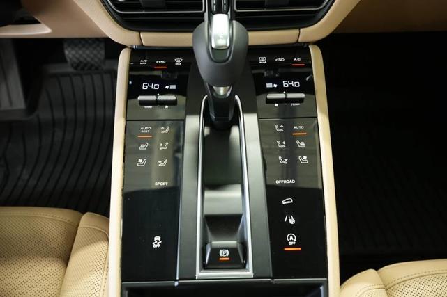 Photo of 2025 White Porsche Macan