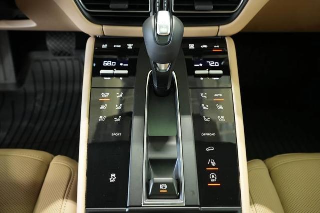 Photo of 2025 White Porsche Macan