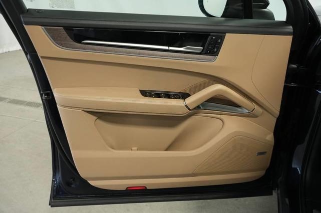 Photo of 2024 Blue Metallic Porsche Cayenne