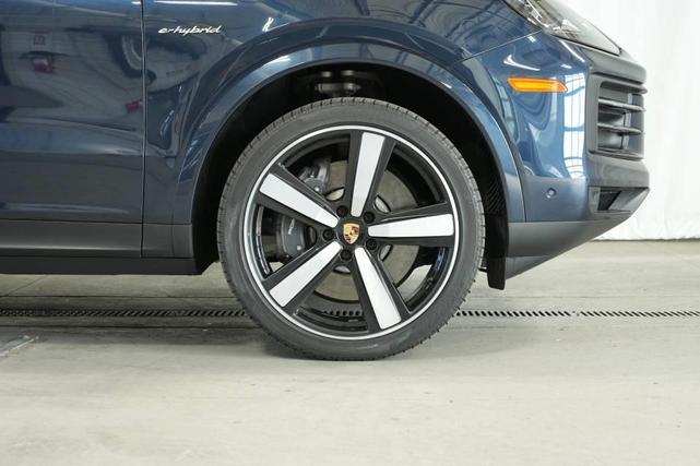 Photo of 2024 Blue Metallic Porsche Cayenne
