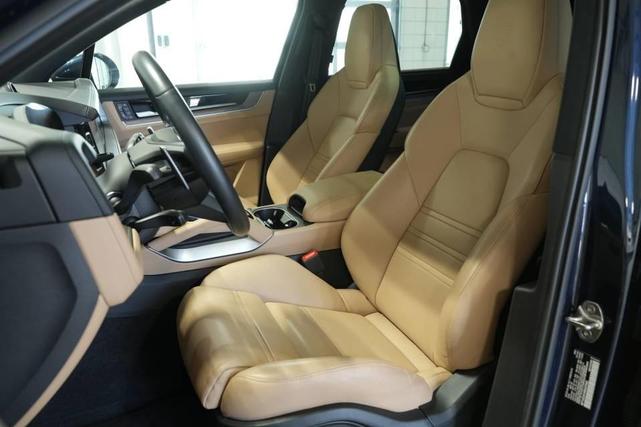 Photo of 2024 Blue Metallic Porsche Cayenne