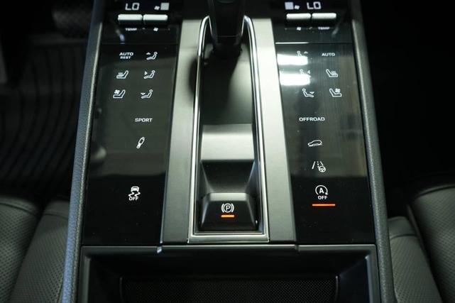 Photo of 2024 Jet Black Metallic Porsche Macan