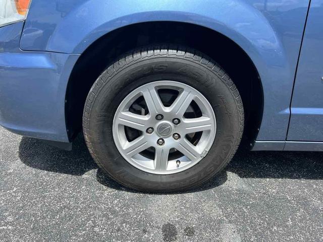 Photo of 2012 Sapphire Crystal Met Clearcoat Chrysler Town & Country