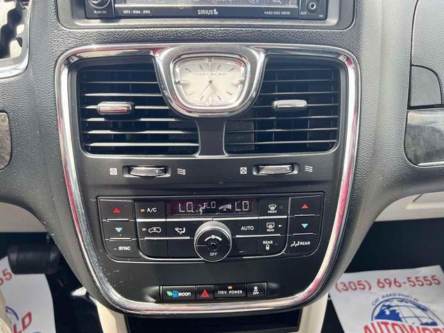 Photo of 2012 Sapphire Crystal Met Clearcoat Chrysler Town & Country