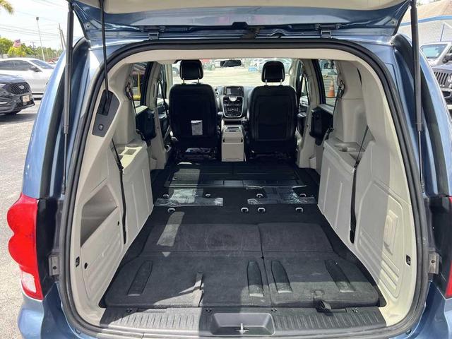 Photo of 2012 Sapphire Crystal Met Clearcoat Chrysler Town & Country