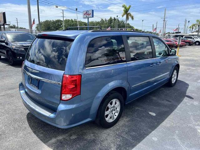 Photo of 2012 Sapphire Crystal Met Clearcoat Chrysler Town & Country