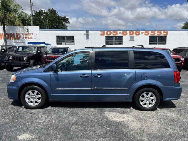 Photo of 2012 Sapphire Crystal Met Clearcoat Chrysler Town & Country