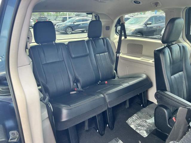 Photo of 2012 Sapphire Crystal Met Clearcoat Chrysler Town & Country