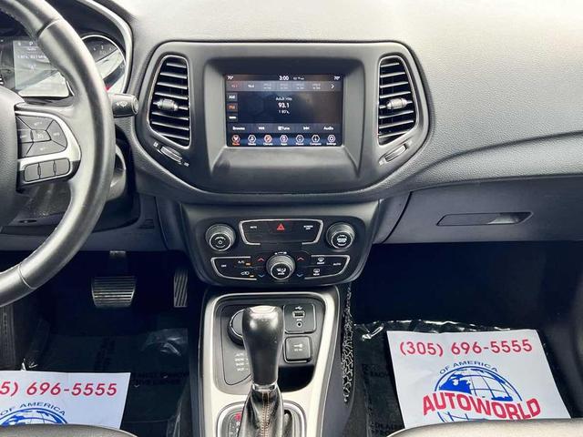 Photo of 2019 Diamond Black Crystal Pearlcoat Jeep Compass