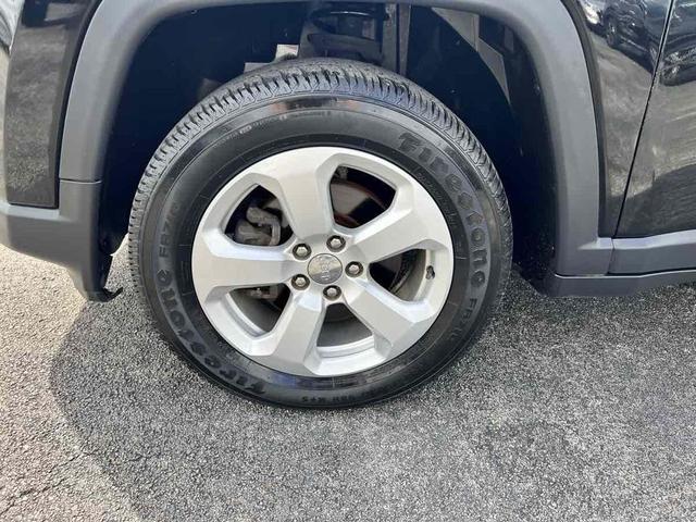 Photo of 2019 Diamond Black Crystal Pearlcoat Jeep Compass